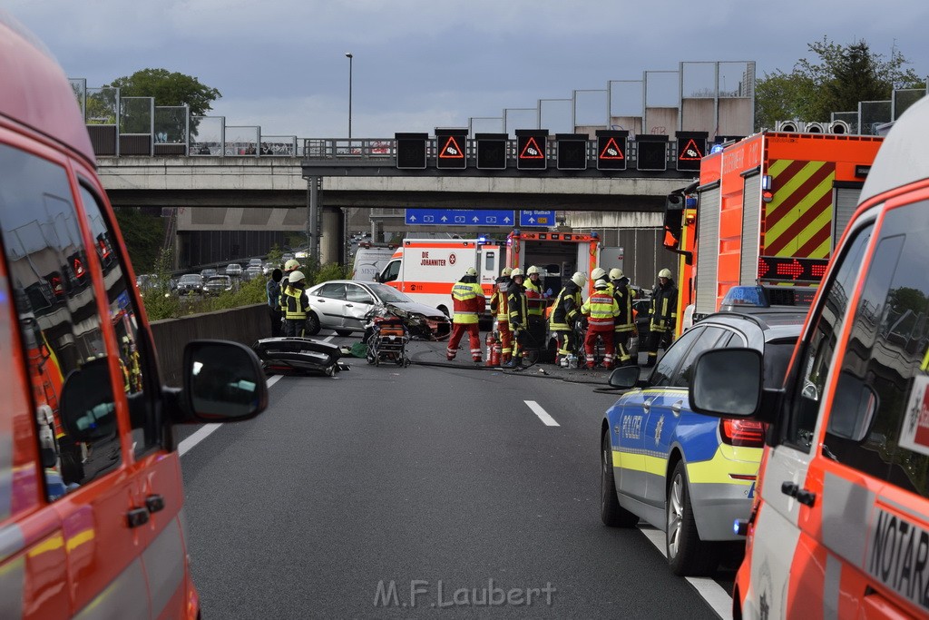 VU Auffahrunfall A 3 Rich Oberhausen kurz vor AS Koeln Dellbrueck P043.JPG - Miklos Laubert